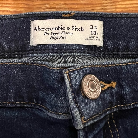 Jeans - Picture 2 of 3